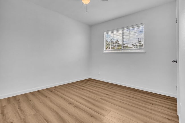 Building Photo - 2502 S Olive St