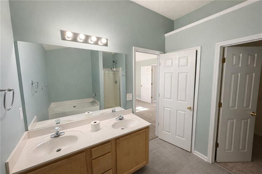 Building Photo - 3075 Kentmere Dr