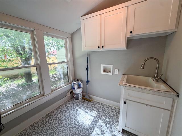 Building Photo - 405 E Denton St