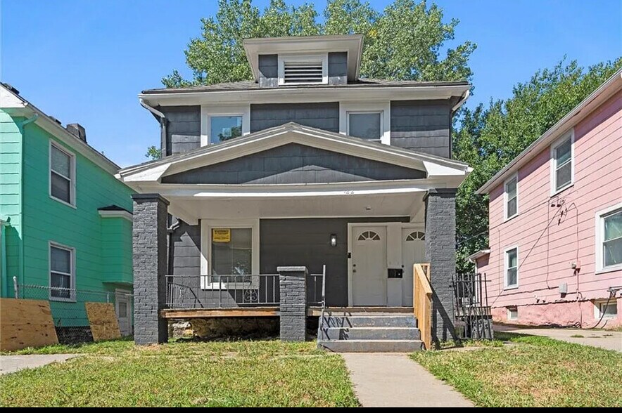 Building Photo - 122 N White Ave