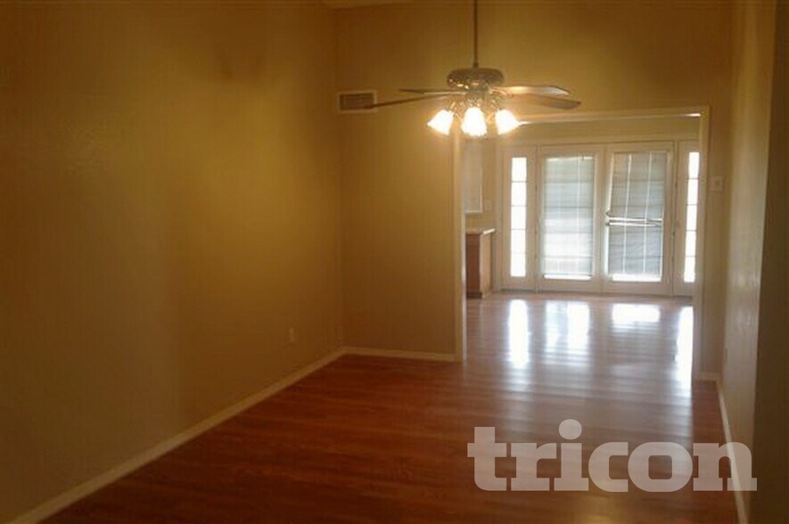 Building Photo - 2063 W Morningside Dr