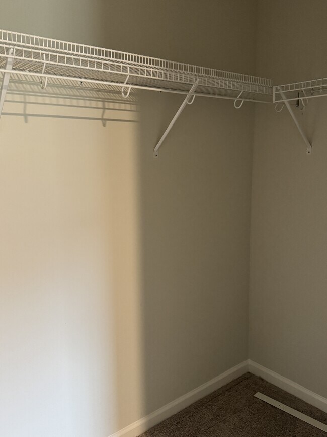 Building Photo - 424 Kohn Dr