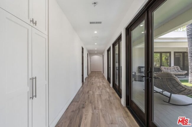 Building Photo - 17520 Embassy Dr