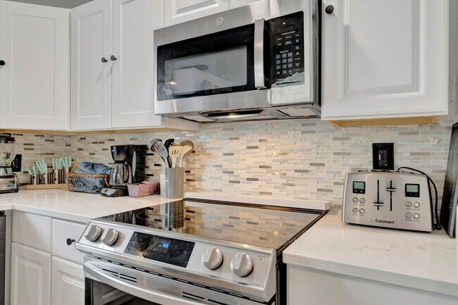 Building Photo - 11420 1st St E