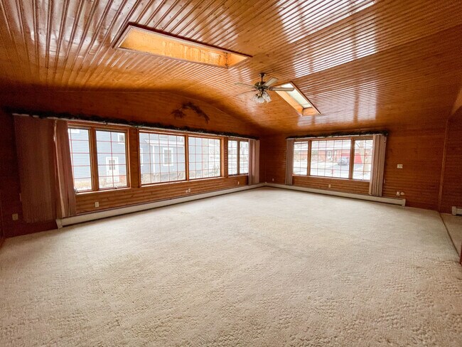 Primary Photo - 55 Oak St