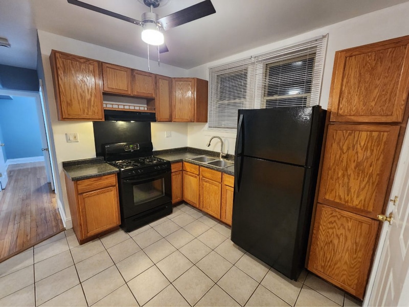 Building Photo - 1410 W 94th St