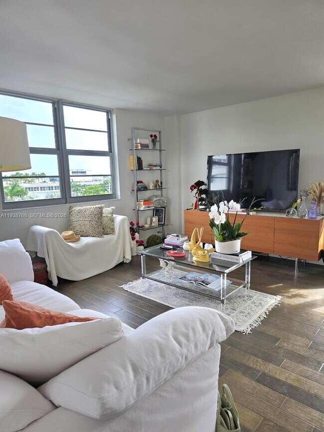 Building Photo - 5 Island Ave