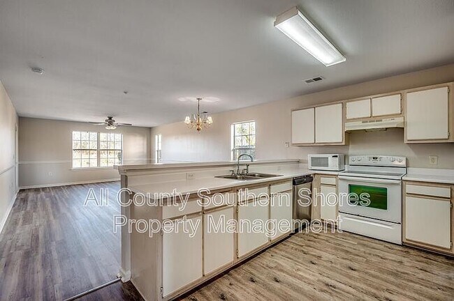 Building Photo - 1192 River Oaks Dr