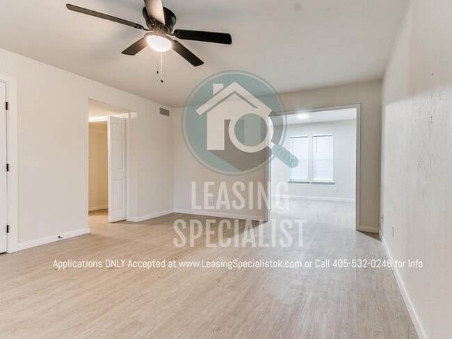 Building Photo - Adorable Norman 3 Bed 1.5 Bath House!