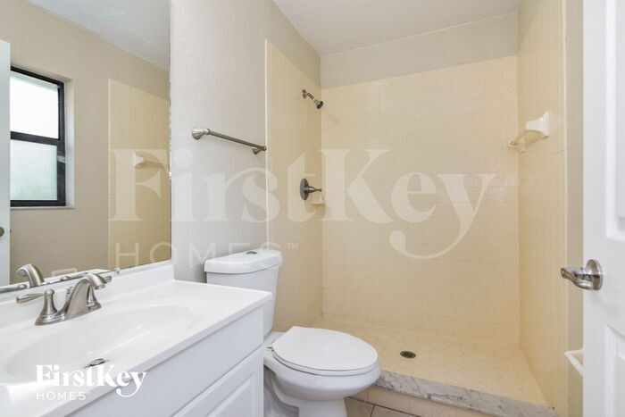 Building Photo - 501 Greenview Terrace