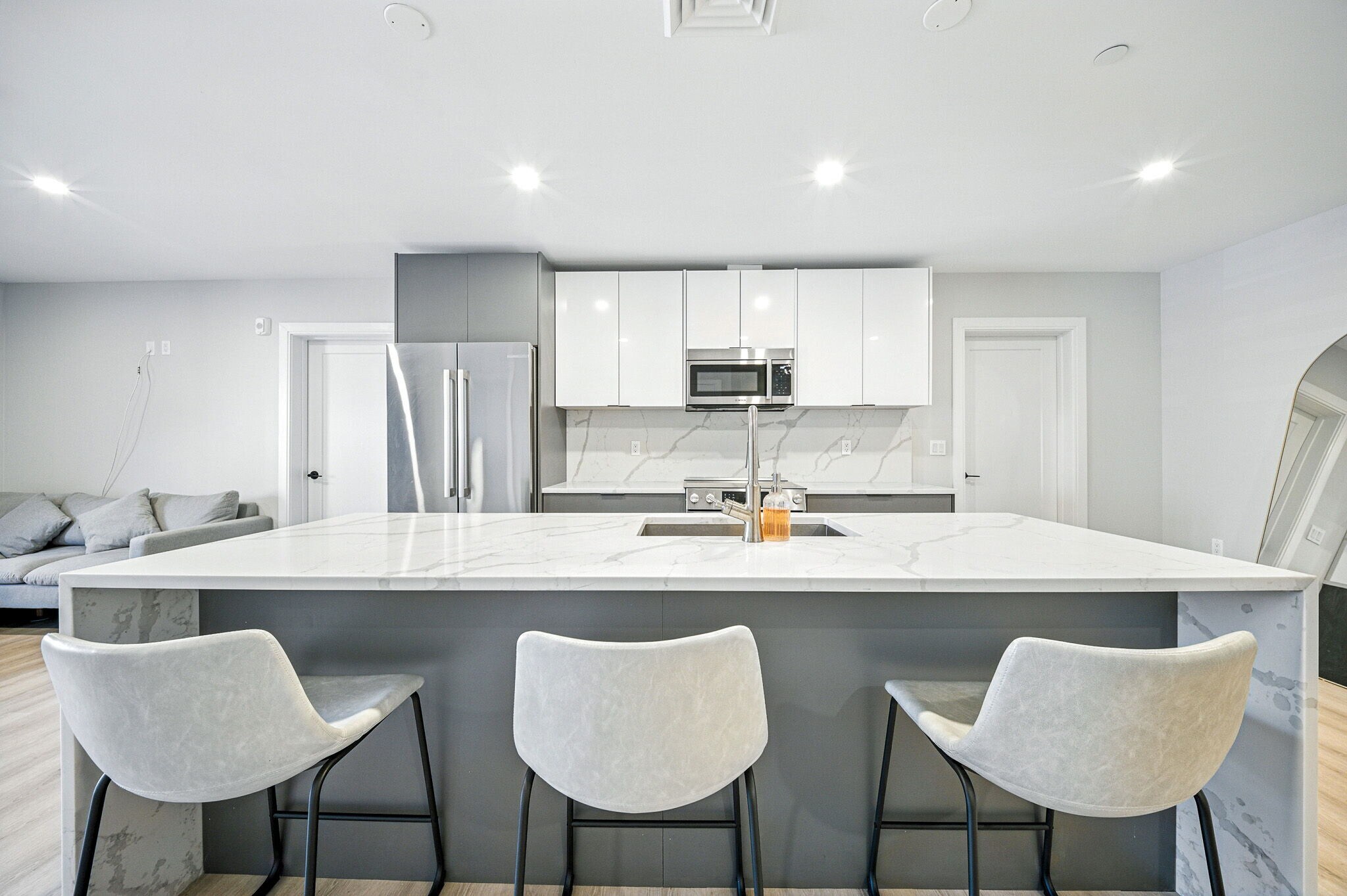 Building Photo - 25 2nd St