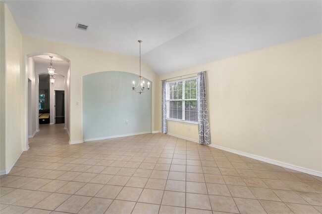 Building Photo - 390 Clarence Ct
