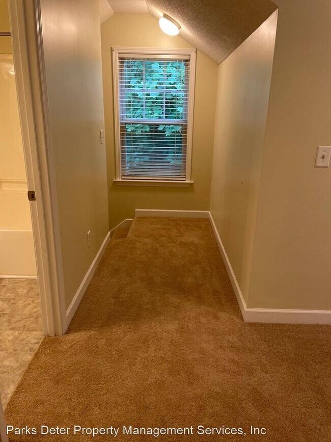 Building Photo - 3 br, 2 bath House - 889 Valiant Drive