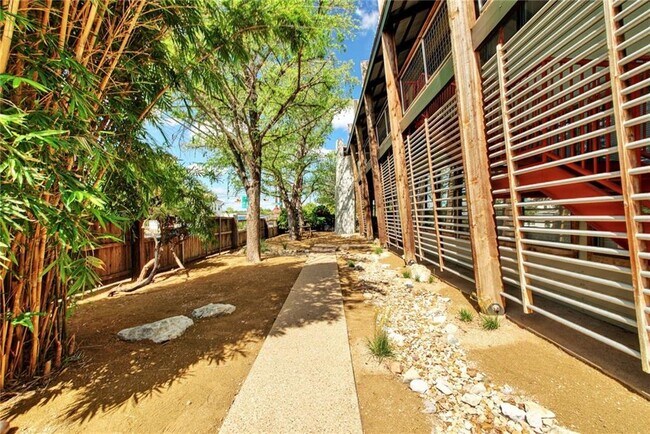 Building Photo - 1308 W N Loop Blvd