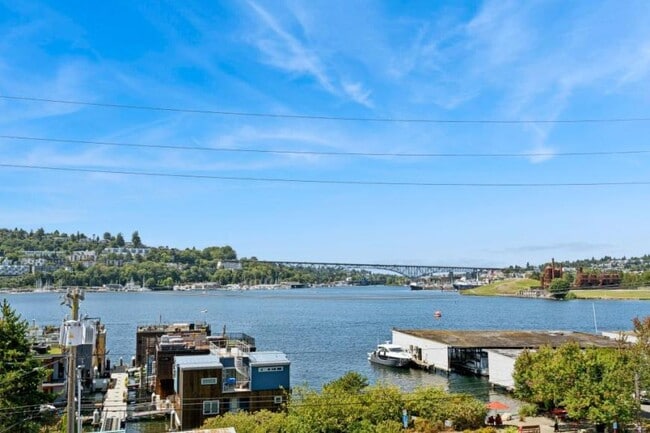 Building Photo - 2 bedroom in Seattle WA 98102