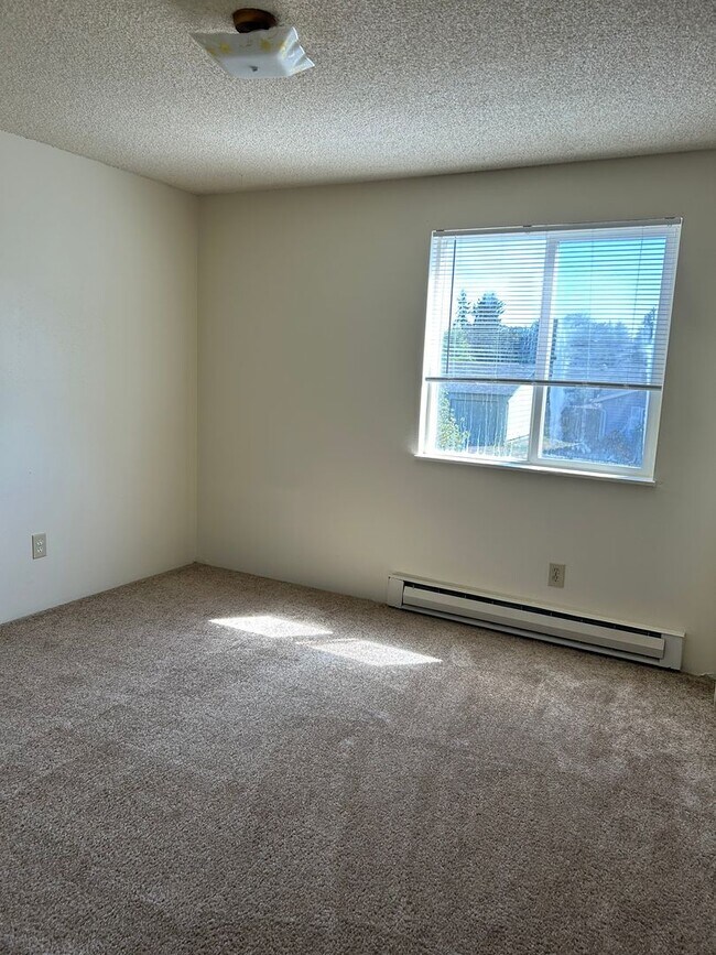 Building Photo - (749) Jackson Square - 2 Bedroom / 1.5 Bathroom Townhome – Albany