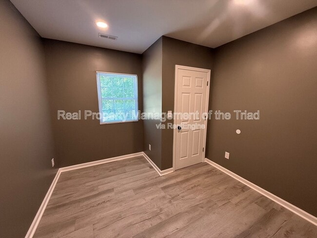Building Photo - 617 Ross Ave