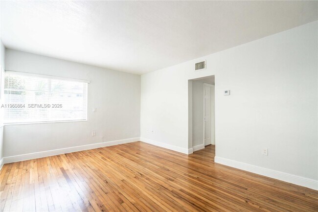 Building Photo - 1011 Bay Dr