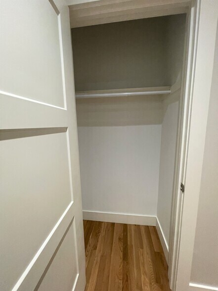 Building Photo - 70 Spring St