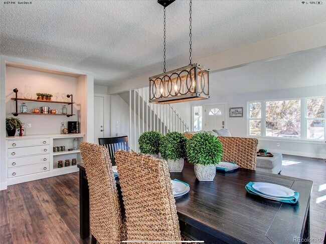 Building Photo - Beautiful Open & Remodeled 5 Bedroom Home ...