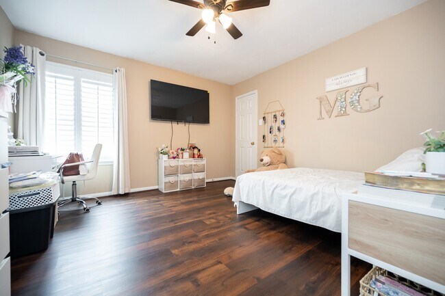 Building Photo - 1823 Blue Water Bay Dr