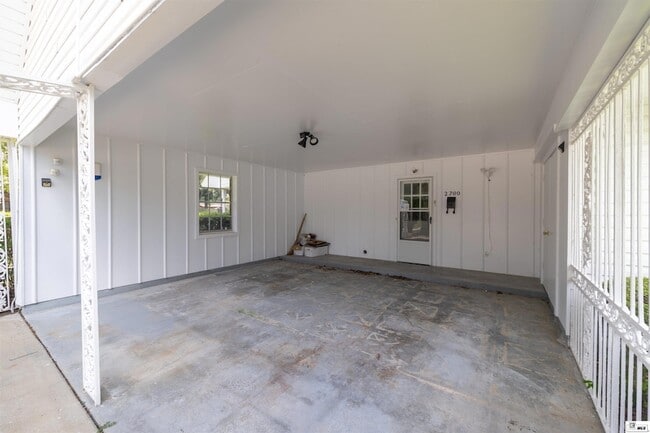 Building Photo - 2700 Anita Ln