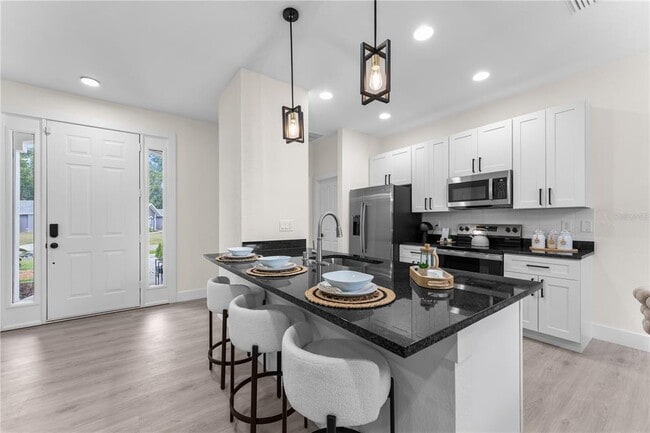 Building Photo - 2503 Dumont Ln