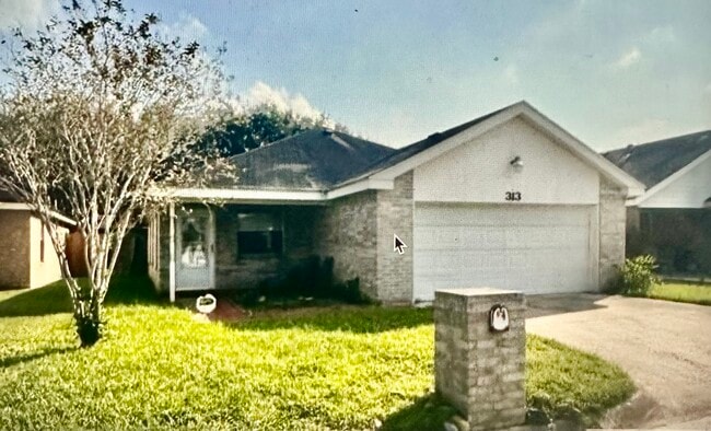 Building Photo - 313 Chico Blvd