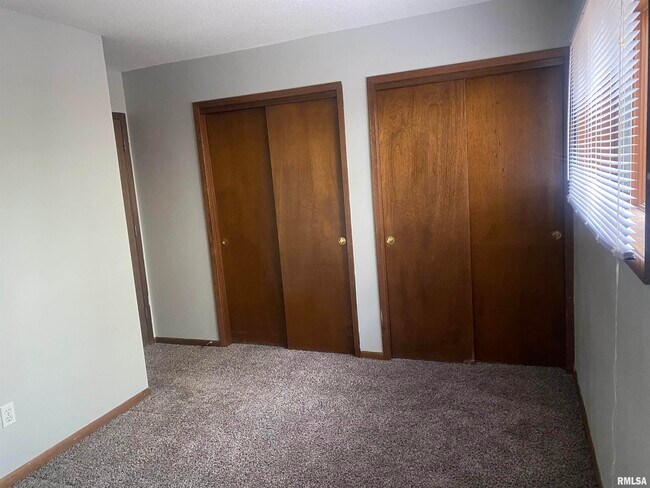 Building Photo - 3240 Parkwild Dr