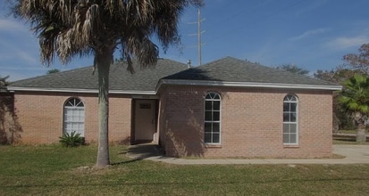 Building Photo - 9608 Brentwood Blvd
