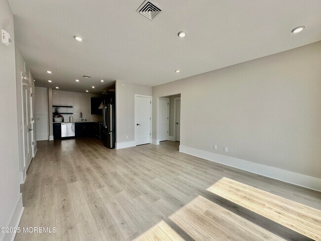 Building Photo - 218 3rd Ave