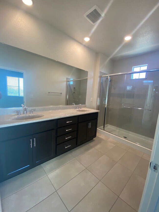 Building Photo - Roseville 3 bedroom in Veranda at Stoneridge.