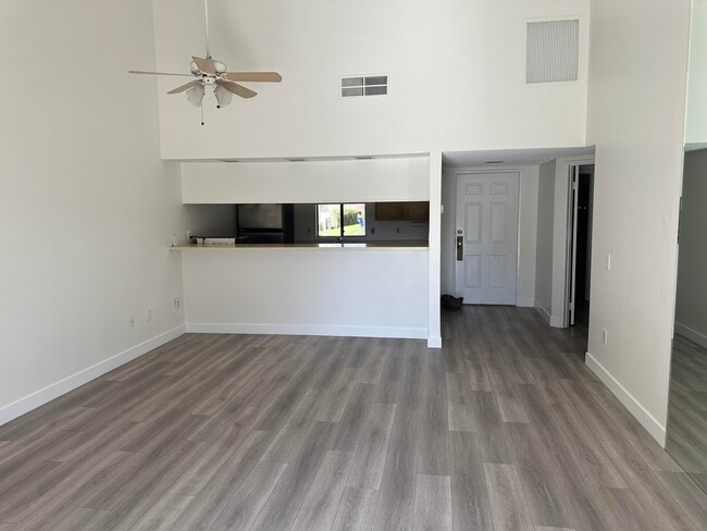 Building Photo - 40461 Bay Hill Way