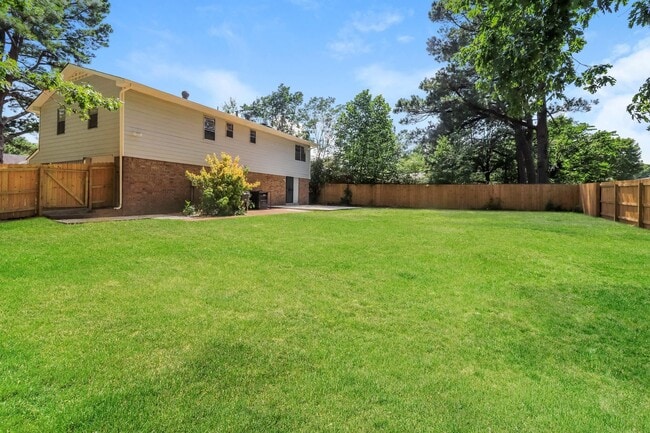 Building Photo - 5380 Albemarle Dr