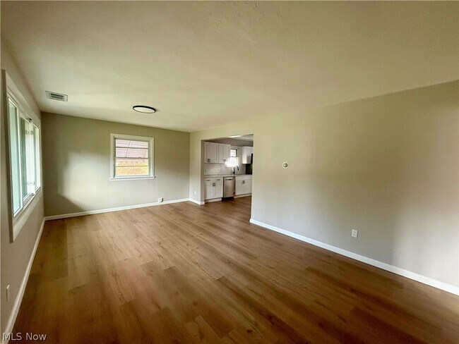 Building Photo - 5363 Summit Rd