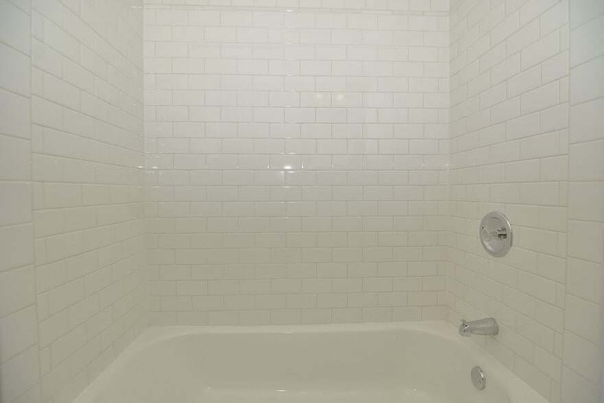Building Photo - 1311 W Leland Ave