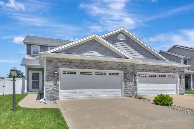Building Photo - Spacious 4-Bedroom, 3.5-Bathroom Townhome & 2-Car Garage-West Champaign