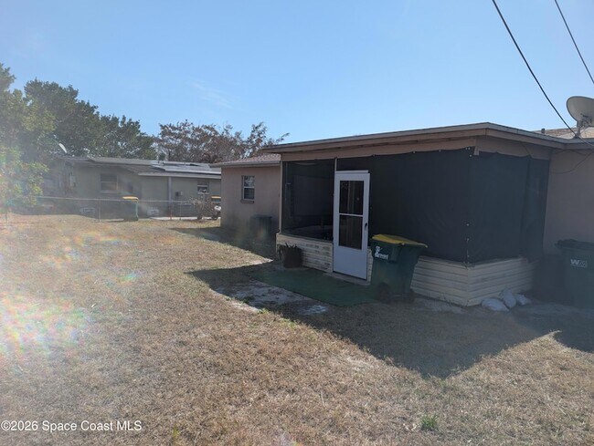 Building Photo - 900 Camphor Way