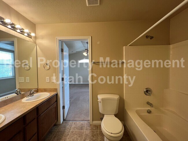 Building Photo - Pet Friendly Home with Fully fenced back yard