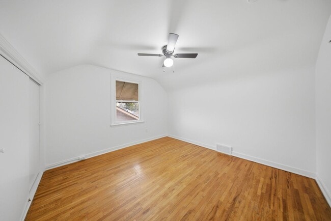 Building Photo - 1115 Kelly Ave