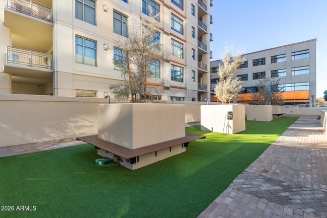 Building Photo - 2211 E Camelback Rd