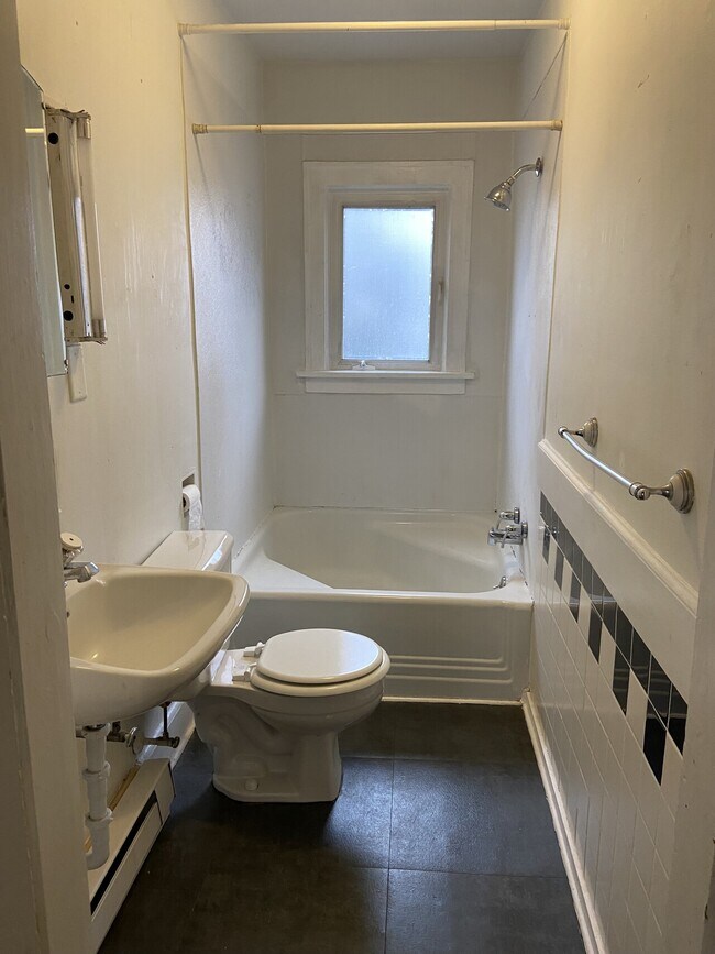 Building Photo - 15 LLC-44 Elm Street