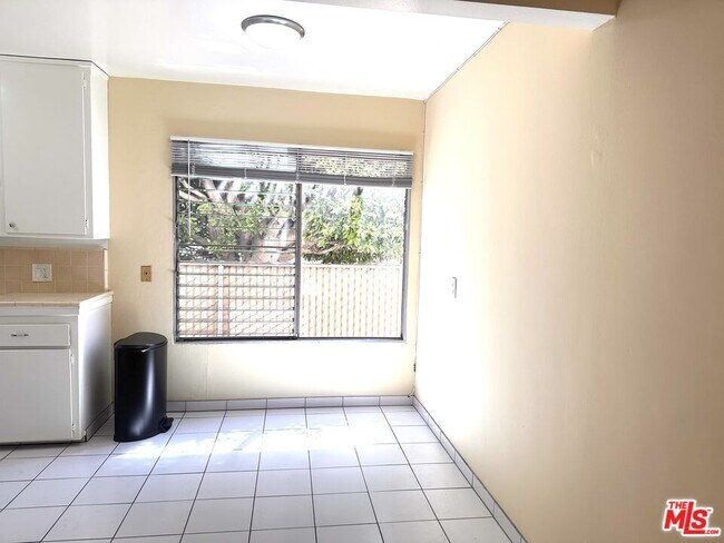 Building Photo - 5411 S Centinela Ave