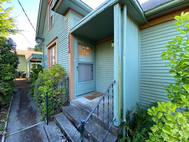 Building Photo - Rustic 4-Bed, 2-Bath Home in Happy Valley ...