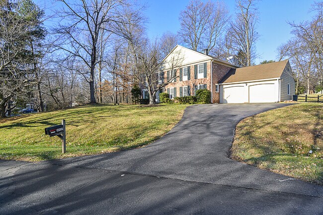 Building Photo - "Coming Soon" Stunning 4 bed, 4.5 baths, N...