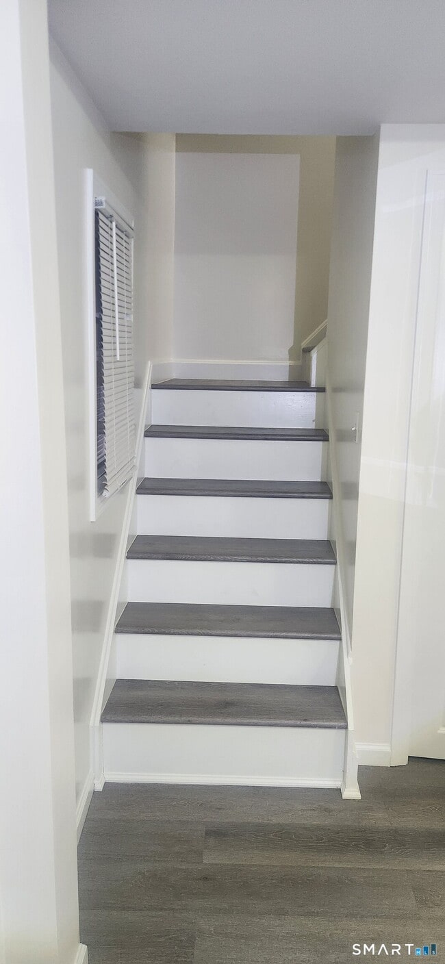 Building Photo - 19 Benham Ave