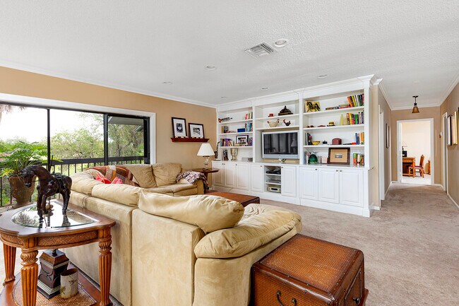 Building Photo - 11355 Pond View Dr