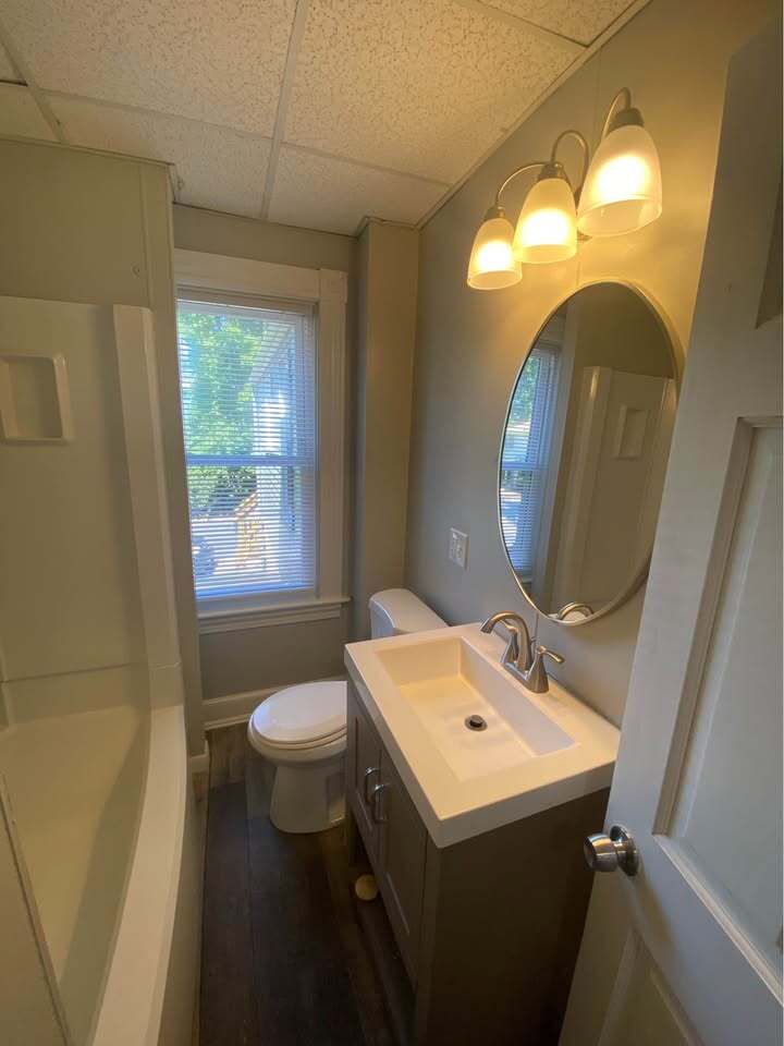 Bathroom - 17 School Street