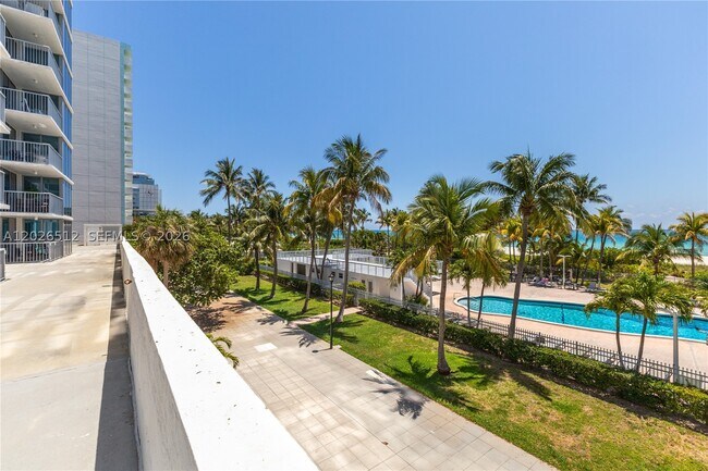 Building Photo - 2655 Collins Ave