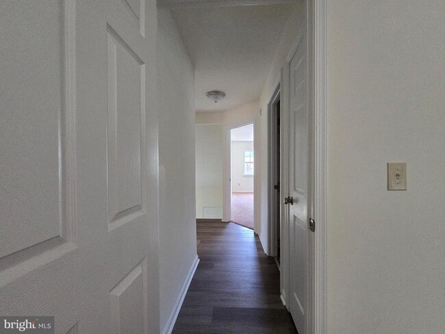 Building Photo - 1417 S Farmview Dr